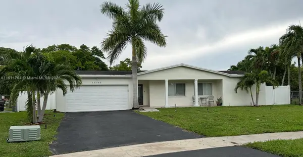 10563 NW 4th St, Plantation, FL 33324