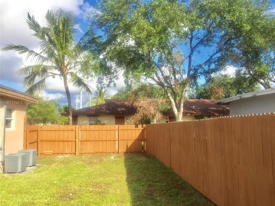 823-825 NW 9th St, Hallandale Beach, FL 33009 - Image #3