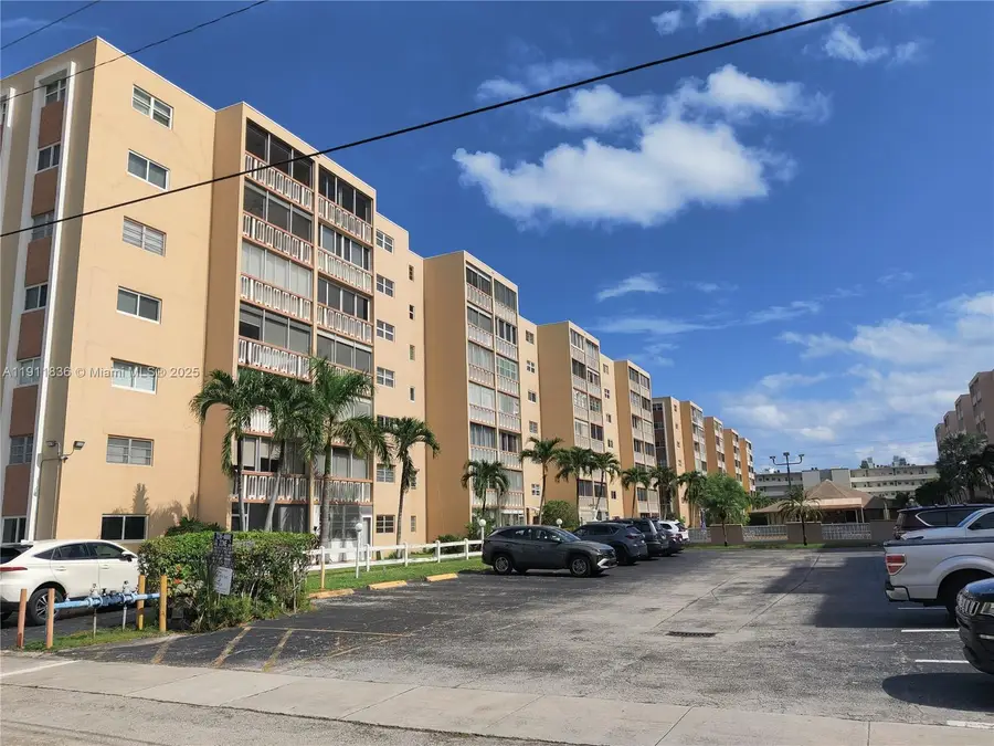 500 NE 12th Ave #102, Hallandale Beach, FL 33009 - Image #3