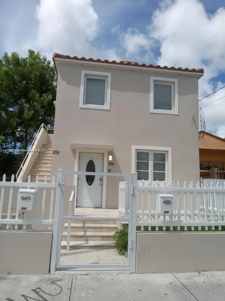 243 SW 10th Ave, Miami, FL 33130 - Image #1