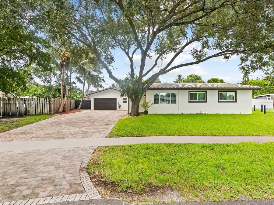2320 SW 36th Ave, Fort Lauderdale, FL 33312 - Image #2