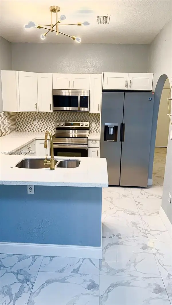 2320 NW 52nd St, Miami, FL 33142