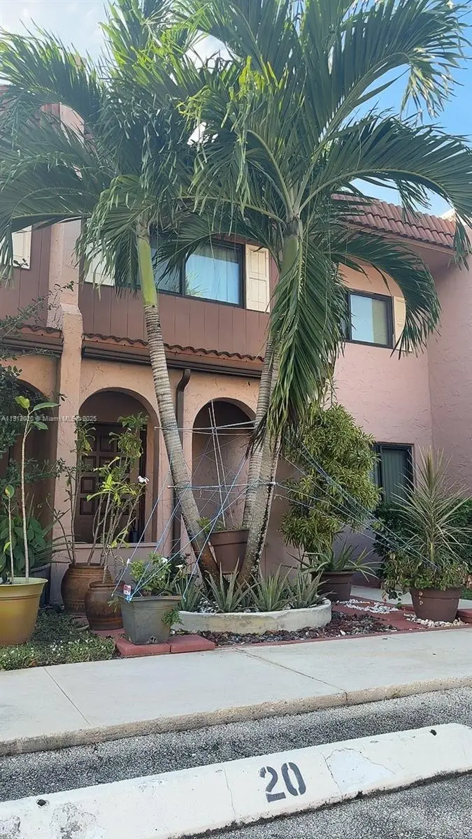 19 Matador Ln #6-22, Davie, FL 33324 - Image #1