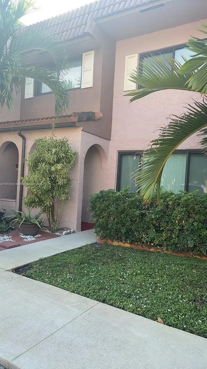 19 Matador Ln #6-22, Davie, FL 33324 - Image #2