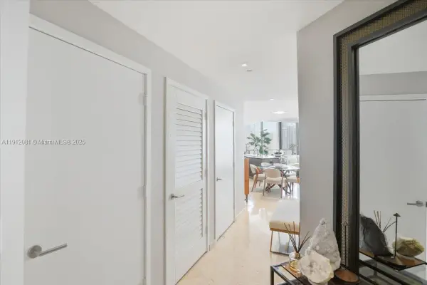 88 SW 7th St #1111, Miami, FL 33130