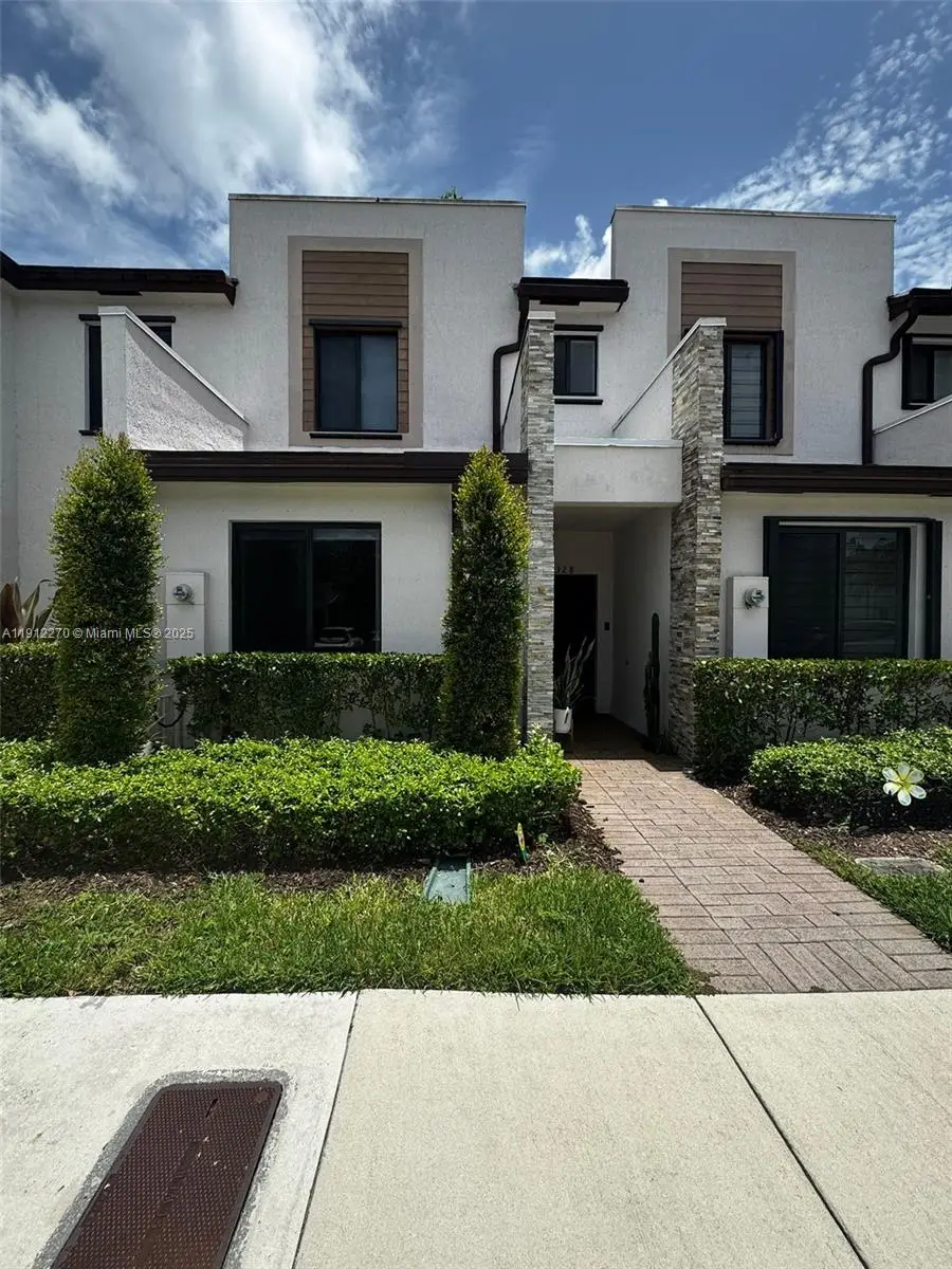 328 NE 208th Ter, Miami, FL 33179 - Image #1