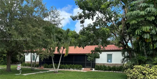 11208 NE 10 Av, Biscayne Park, FL 33161