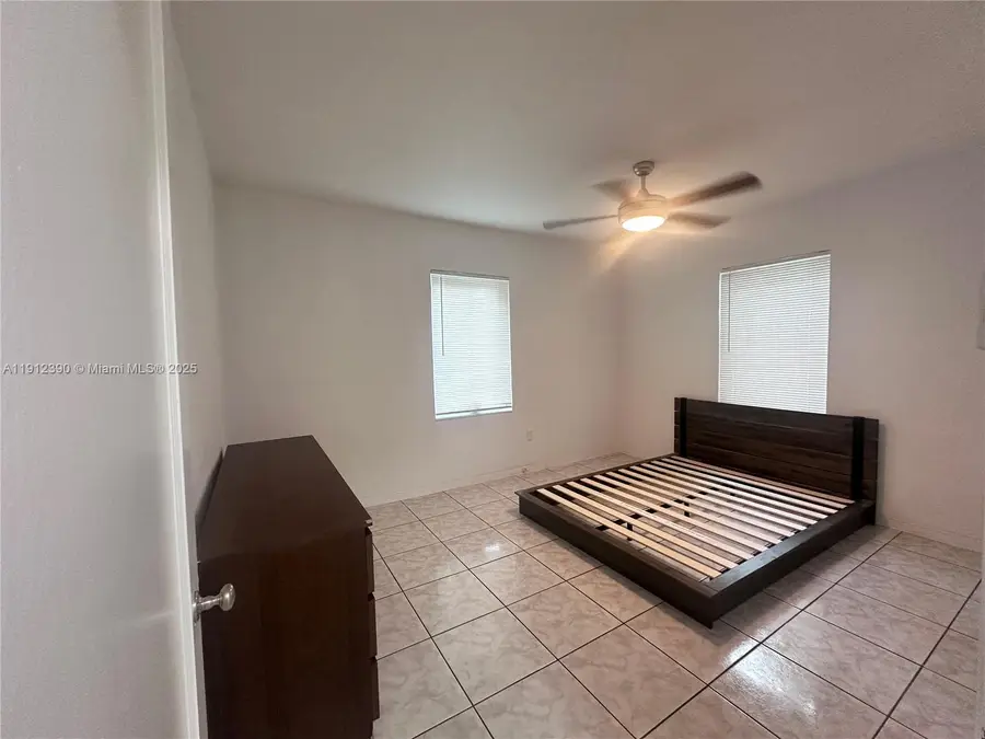 11208 NE 10 Av, Biscayne Park, FL 33161 - Image #3