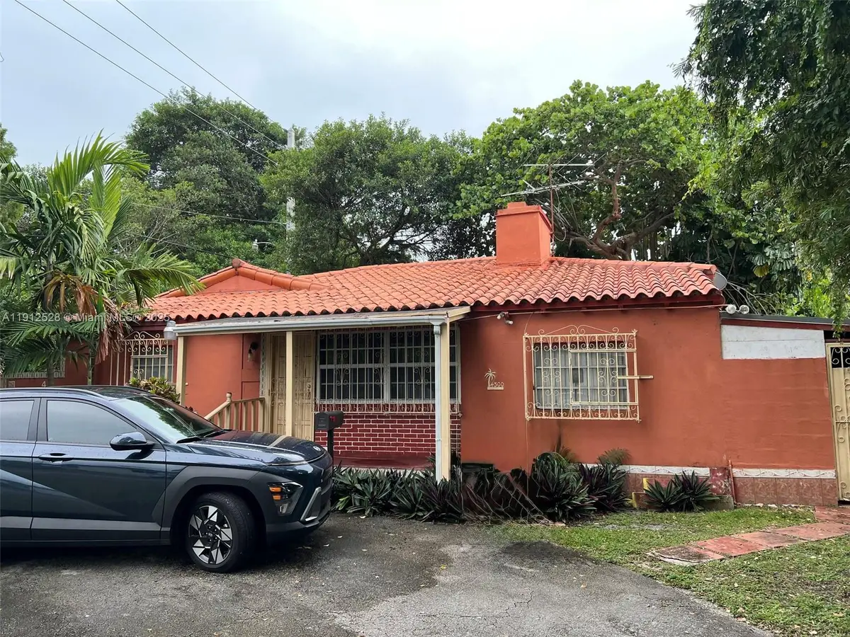 4300 SW 11th St, Miami, FL 33134 - Image #1