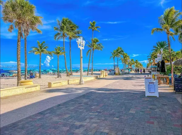 326 Wilson St #205, Hollywood, FL 33019