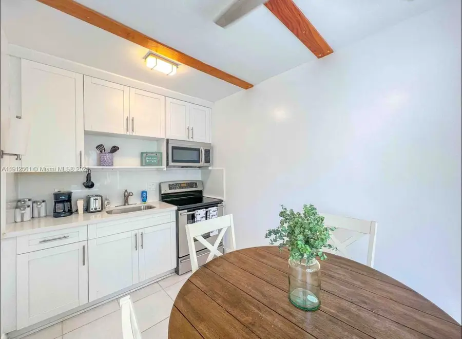 326 Wilson St #205, Hollywood, FL 33019 - Image #2