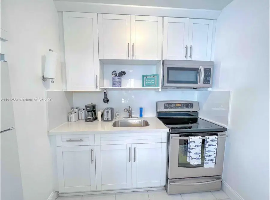 326 Wilson St #205, Hollywood, FL 33019 - Image #3