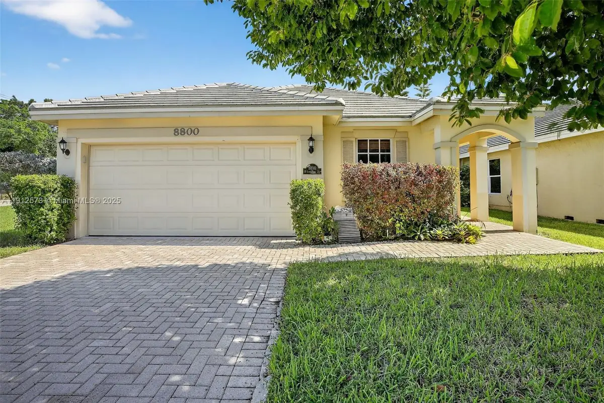 8800 Lake Park Cir N, Davie, FL 33328 - Image #1