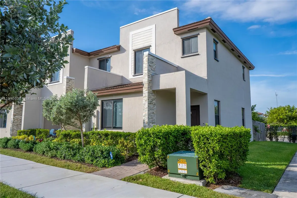 561 NE 208th Ter #561, Miami, FL 33179 - Image #1