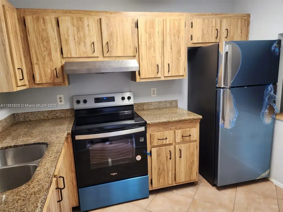 6061 Shakerwood Cir #208, Tamarac, FL 33319 - Image #2