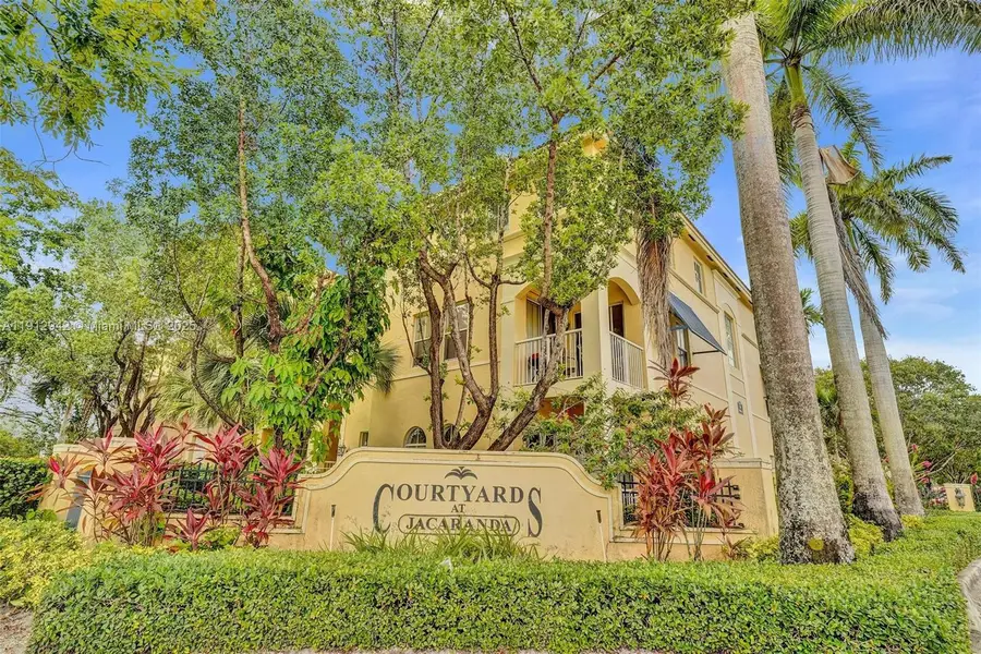 100 Jacaranda Country Club Dr #203, Plantation, FL 33324 - Image #2