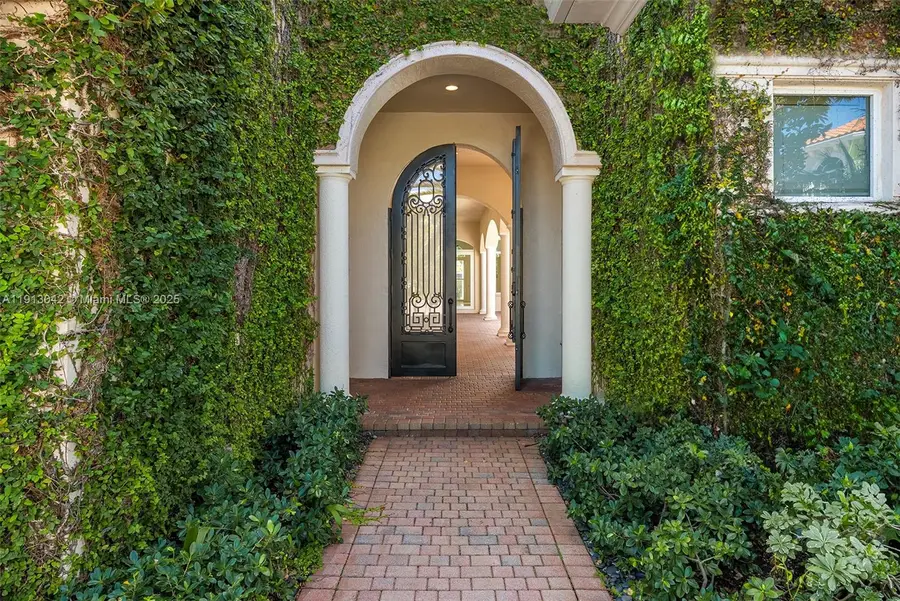 1295 Hatteras Ln, Hollywood, FL 33019 - Image #2