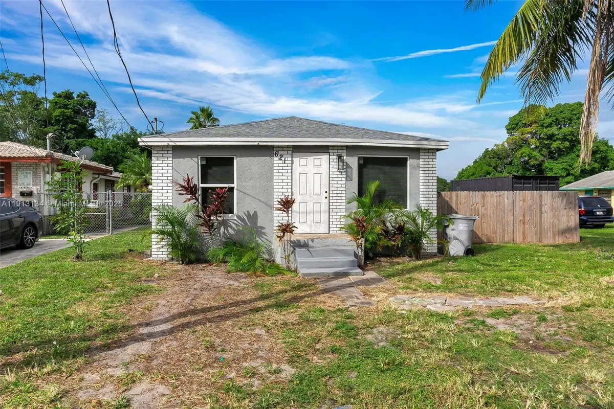 621 NW 15th Ave, Pompano Beach, FL 33069 - Image #1