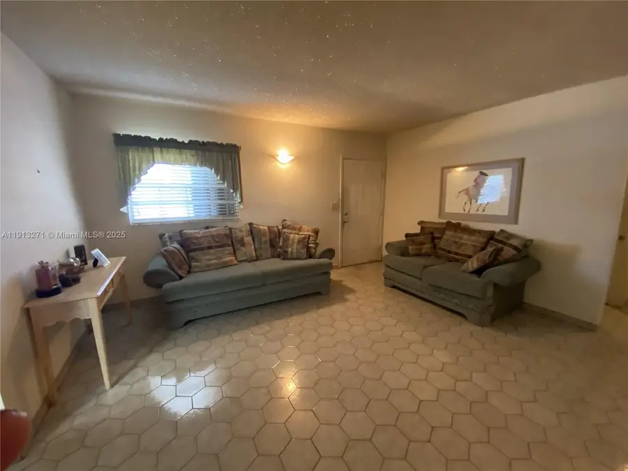 750 SE 3rd Pl, Hialeah, FL 33010 - Image #3