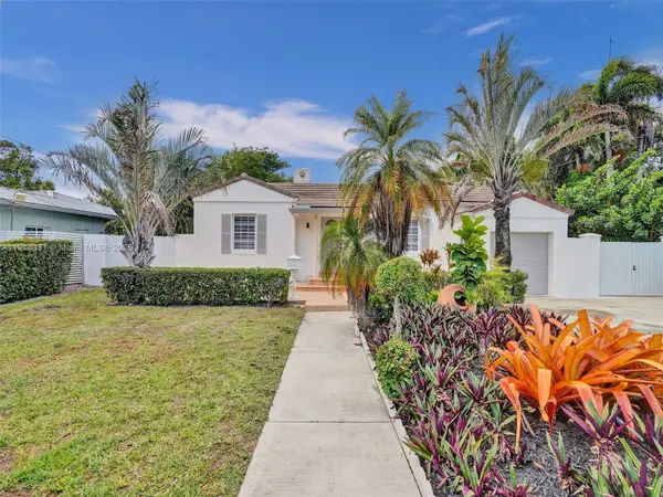 1102 NE 117th St, Biscayne Park, FL 33161