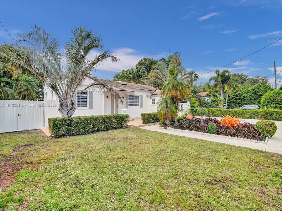 1102 NE 117th St, Biscayne Park, FL 33161 - Image #2