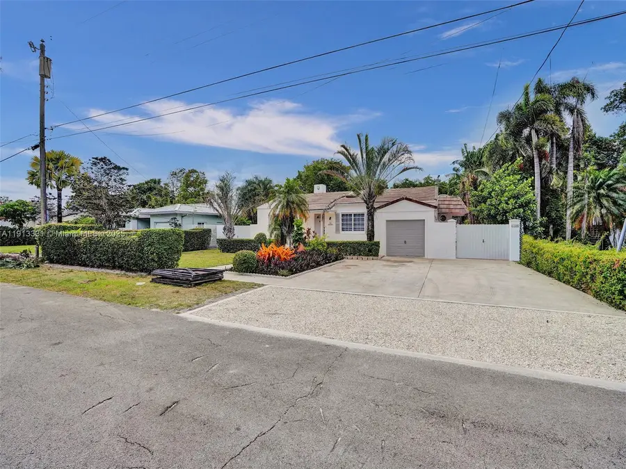 1102 NE 117th St, Biscayne Park, FL 33161 - Image #3