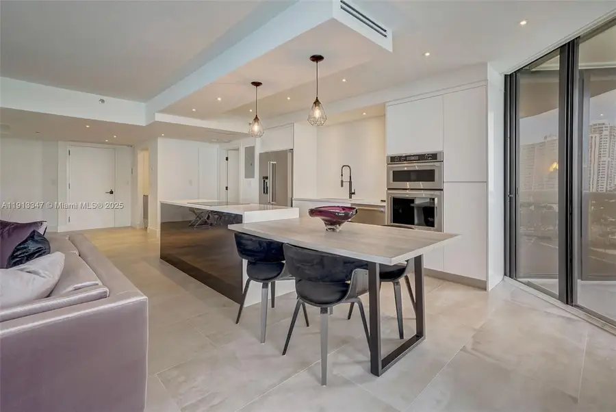 20191 E Country Club Dr #802, Aventura, FL 33180 - Image #3