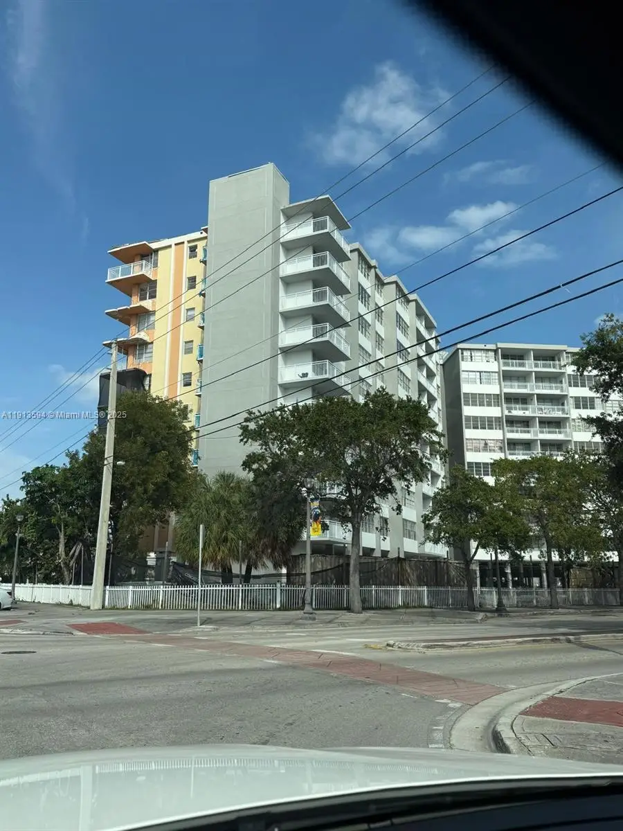 2025 NE 164th St #406, North Miami Beach, FL 33162 - Image #3