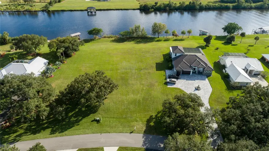 1497 Riverbend Dr, Labelle, FL 33935 - Image #2