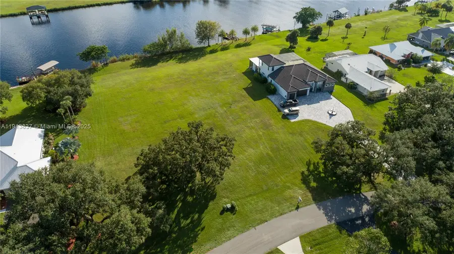 1497 Riverbend Dr, Labelle, FL 33935 - Image #3
