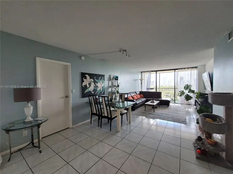 20301 W Country Club Dr #1124, Aventura, FL 33180 - Image #3