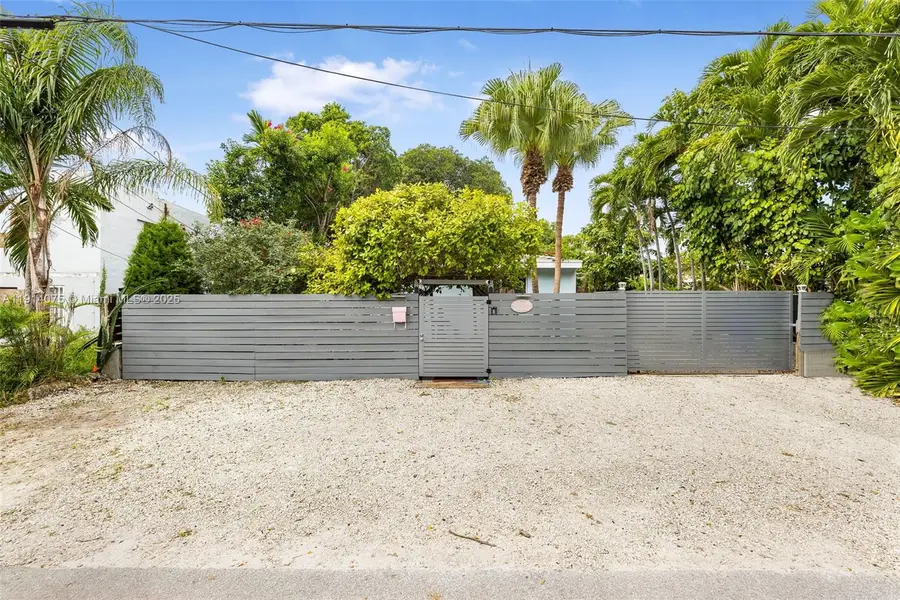 2820 SW 33rd Ct, Miami, FL 33133 - Image #2