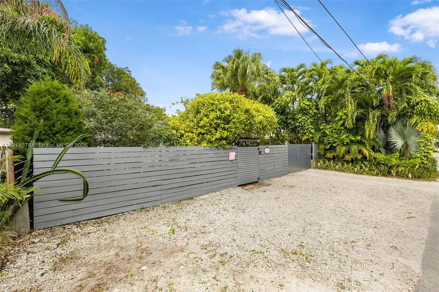 2820 SW 33rd Ct, Miami, FL 33133 - Image #3