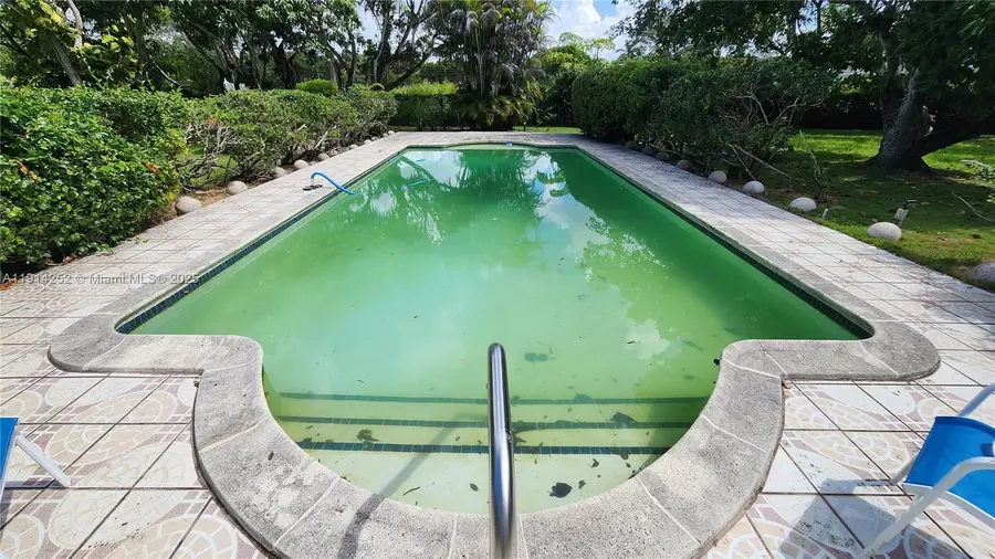 7945 Sunset Dr, Miami, FL 33143 - Image #2