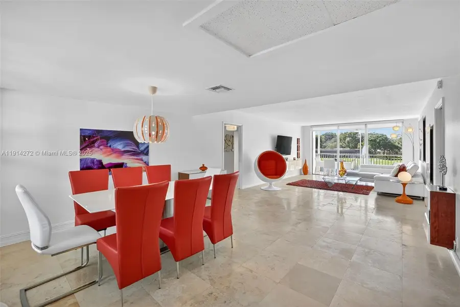 3611 Oaks Clubhouse Dr #202, Pompano Beach, FL 33069 - Image #2