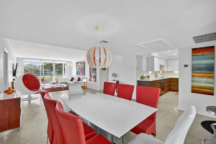 3611 Oaks Clubhouse Dr #202, Pompano Beach, FL 33069 - Image #3