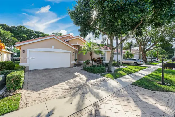 7390 Lugano Dr, Boynton Beach, FL 33437