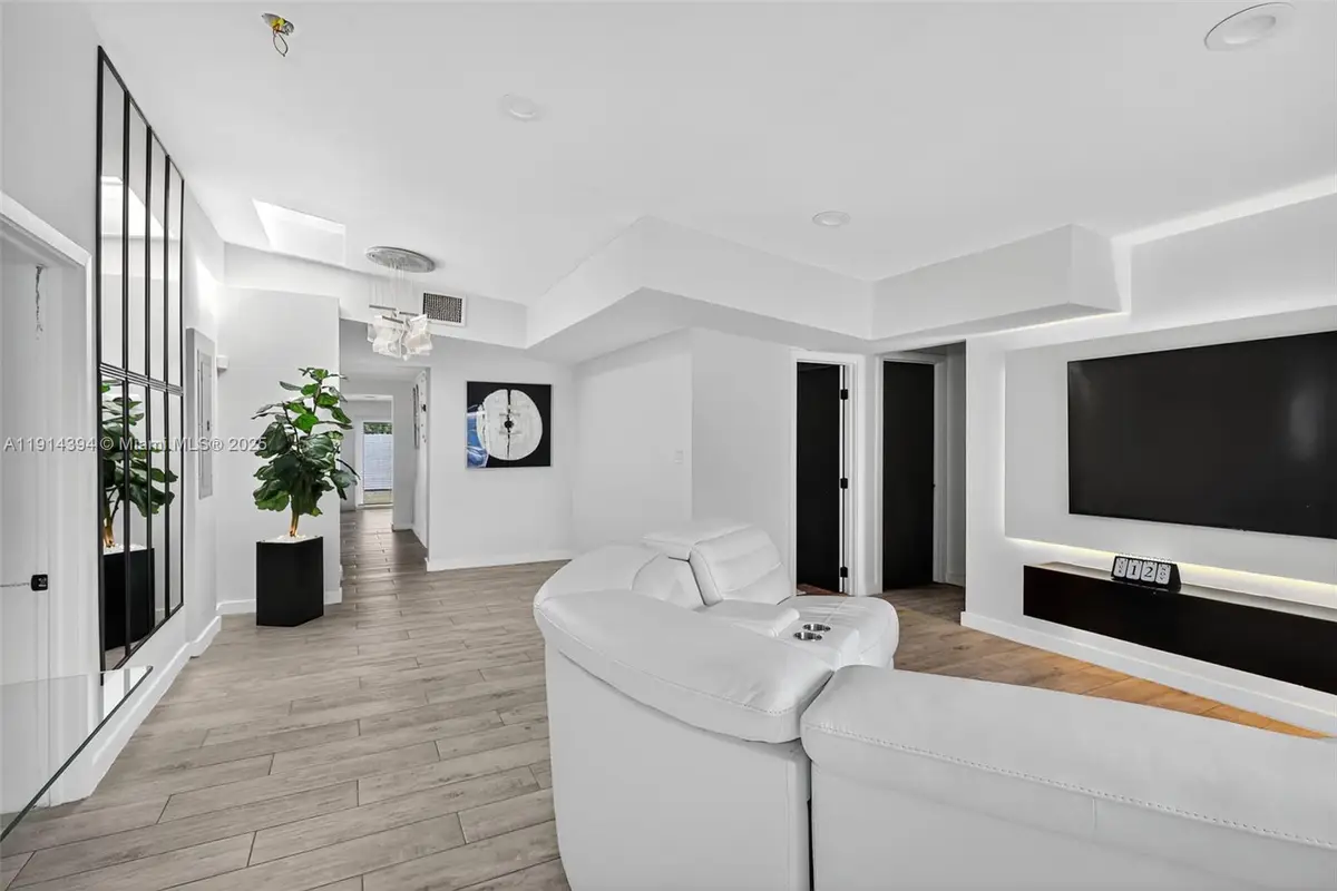 14055 NW 5th Pl, North Miami, FL 33168 - Image #1