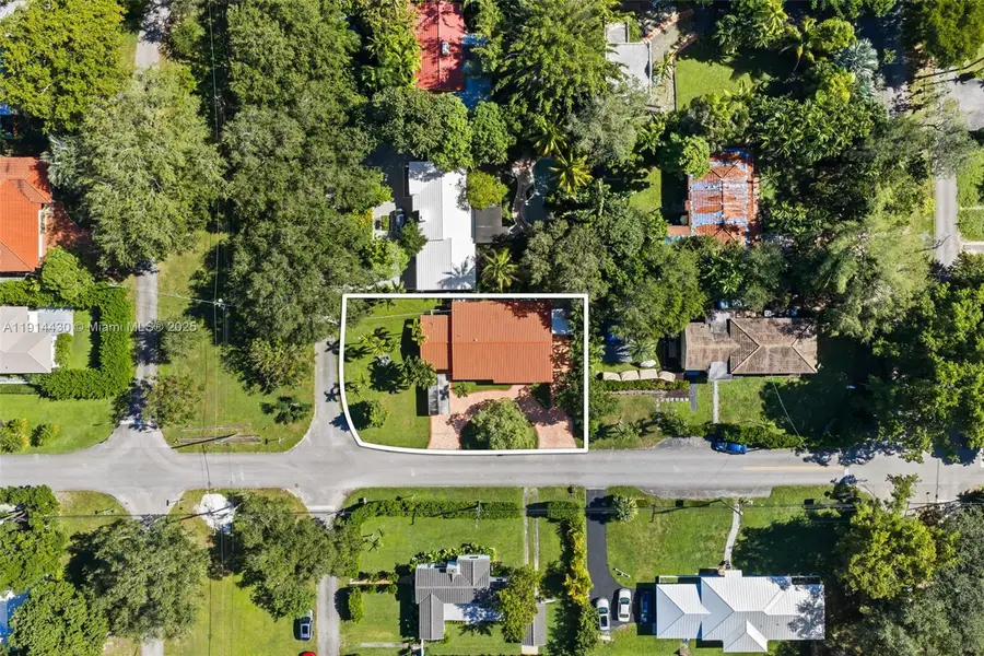 700 NE 118th St, Biscayne Park, FL 33161 - Image #2