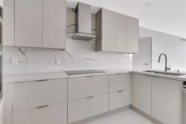 20379 W Country Club Dr #1233, Aventura, FL 33180