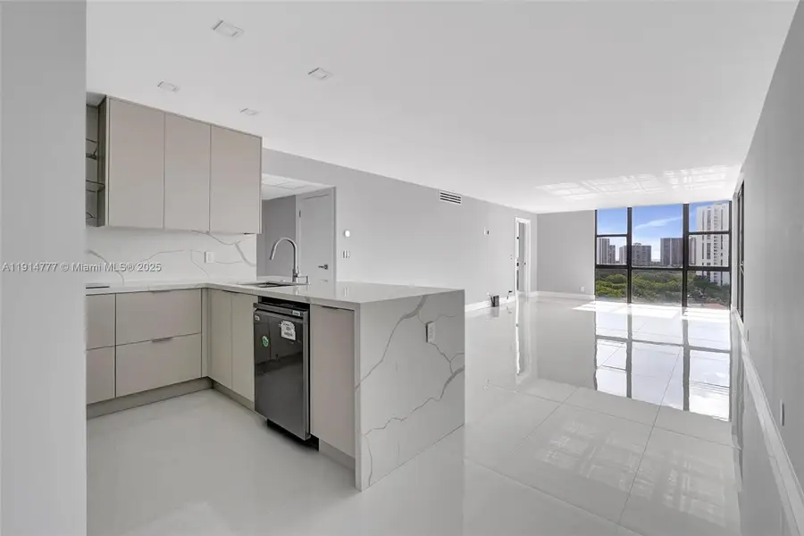 20379 W Country Club Dr #1233, Aventura, FL 33180 - Image #2