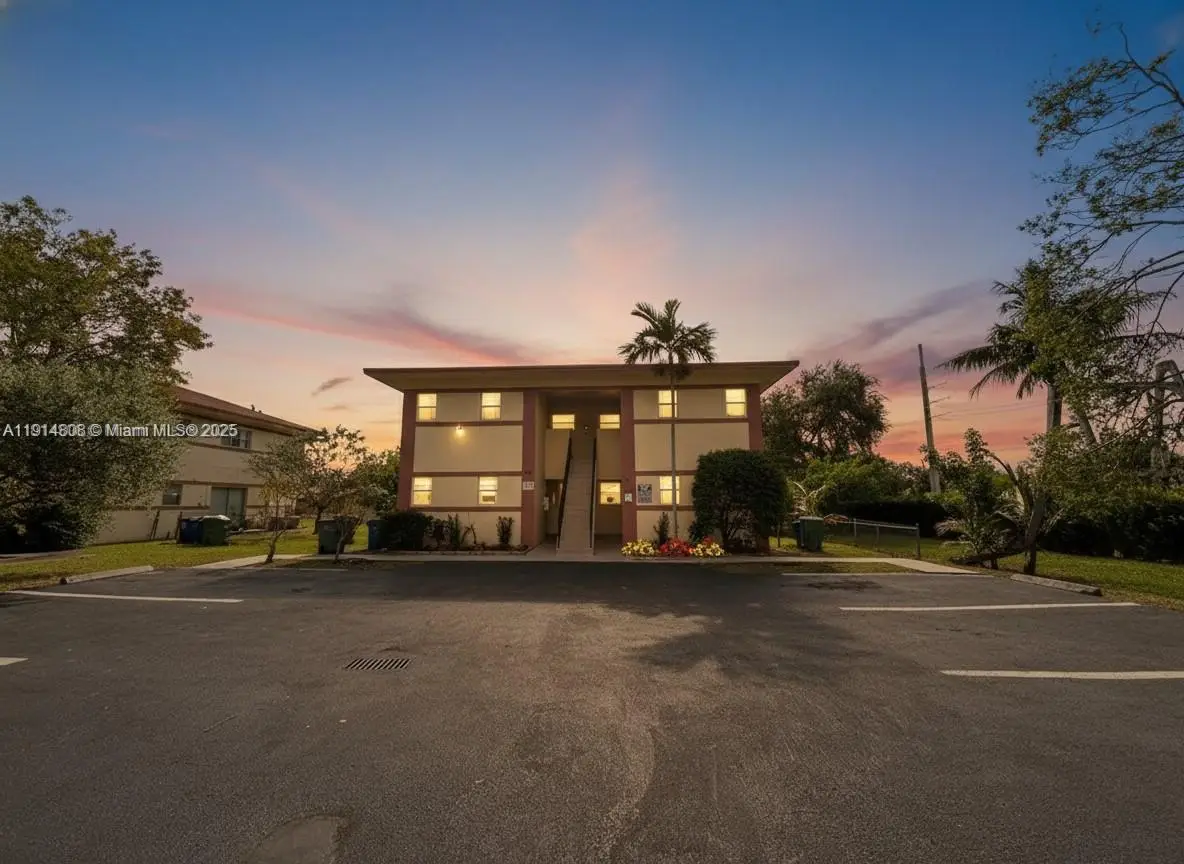 825 SW 10th St, Hallandale Beach, FL 33009 - Image #1