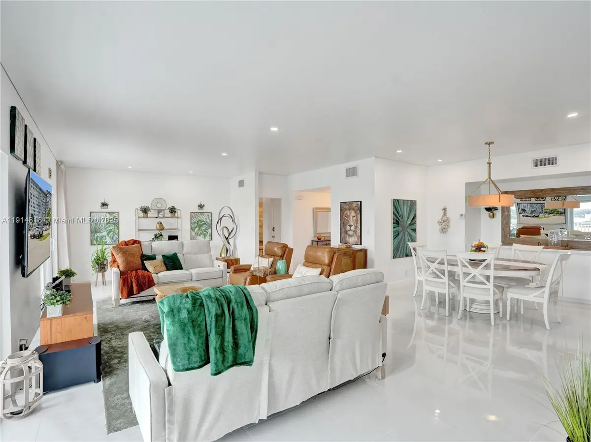 3800 Hillcrest Dr #1204, Hollywood, FL 33021 - Image #1