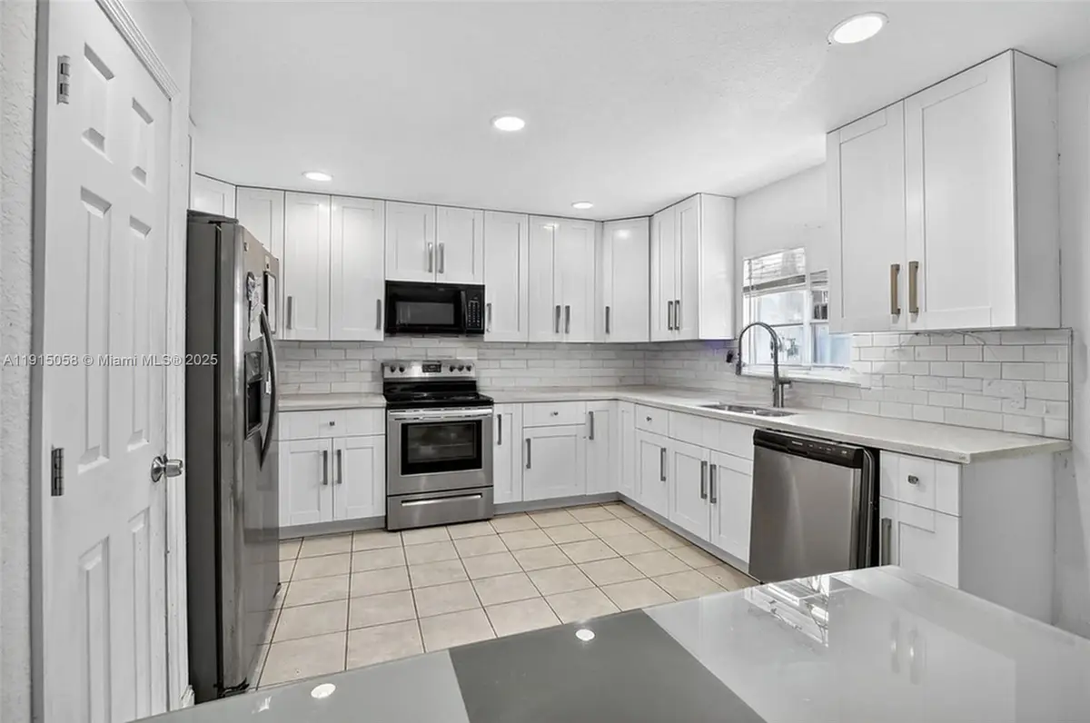 2920 NW 9th Pl, Fort Lauderdale, FL 33311 - Image #1