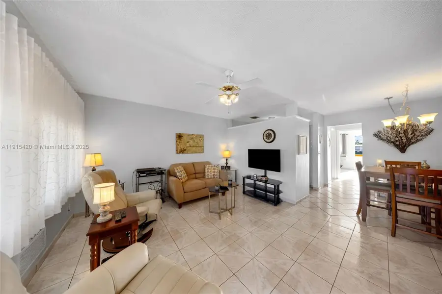 900 SW 10th Ter #14S, Hallandale Beach, FL 33009 - Image #2