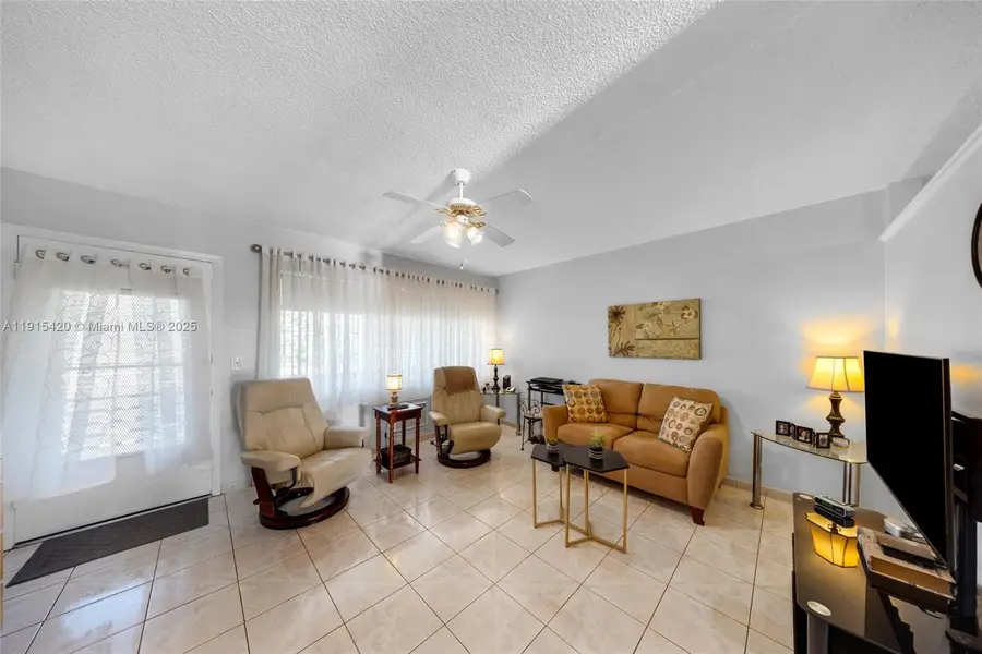 900 SW 10th Ter #14S, Hallandale Beach, FL 33009 - Image #3
