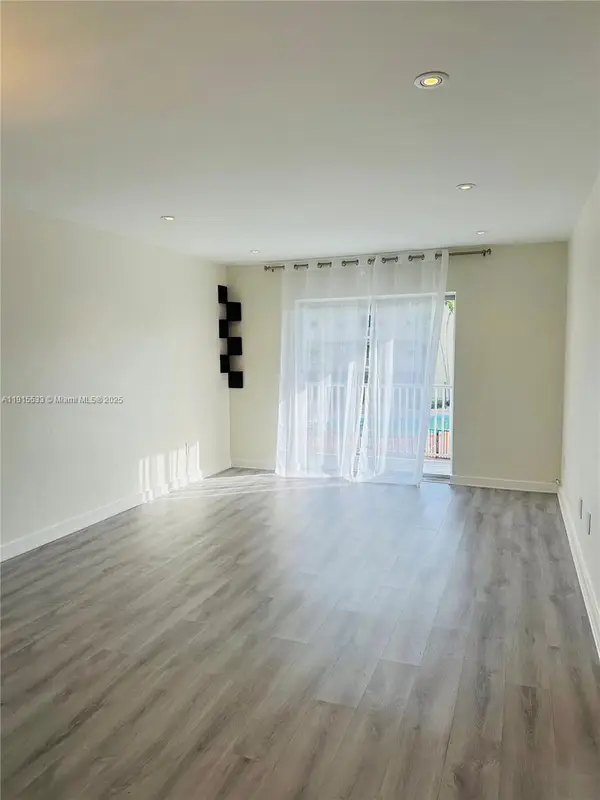 7505 SW 82nd St #211, Miami, FL 33143