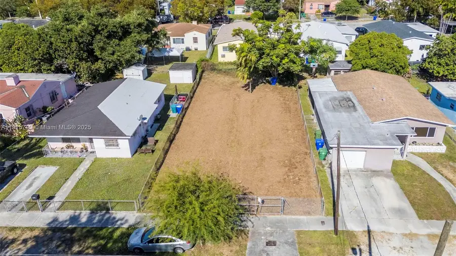 915 NW 44th St, Miami, FL 33127 - Image #2