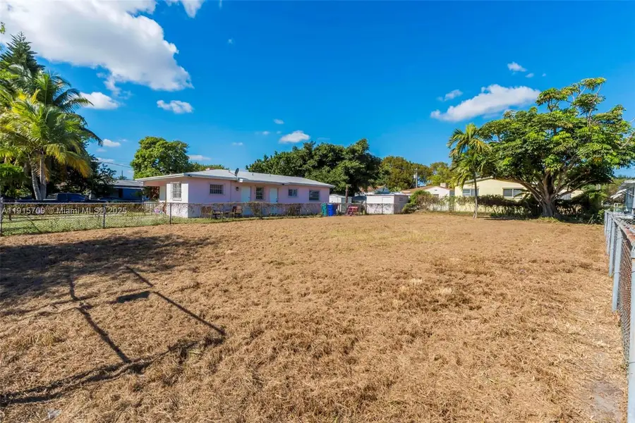 915 NW 44th St, Miami, FL 33127 - Image #3