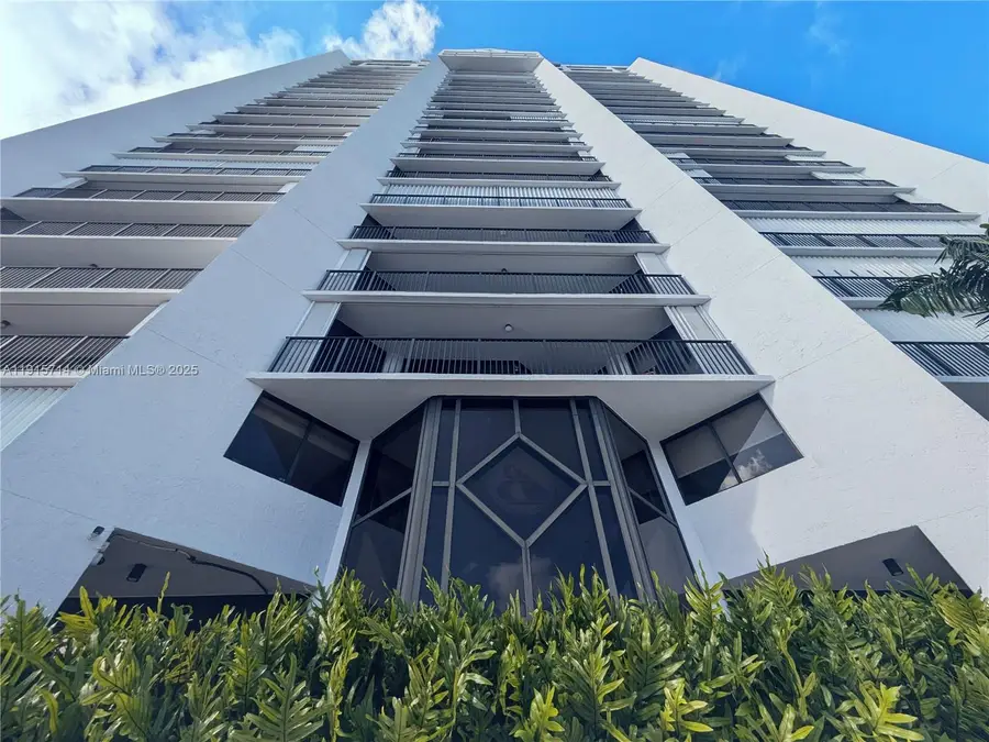300 Three Islands Blvd #414, Hallandale Beach, FL 33009 - Image #2
